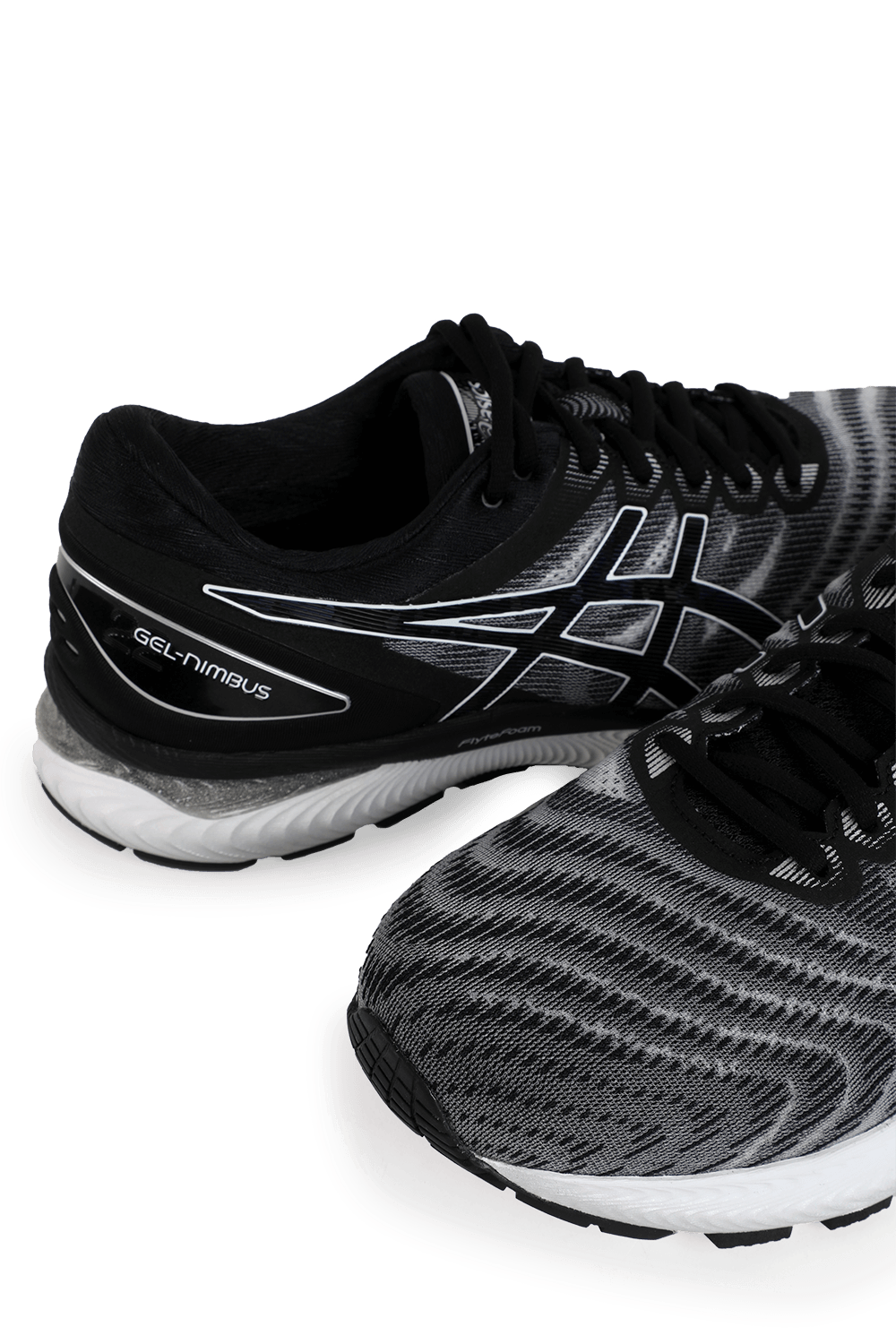 תמונת תקריב של נעלי ריצה ג'ל נימבוס 22 ASICS