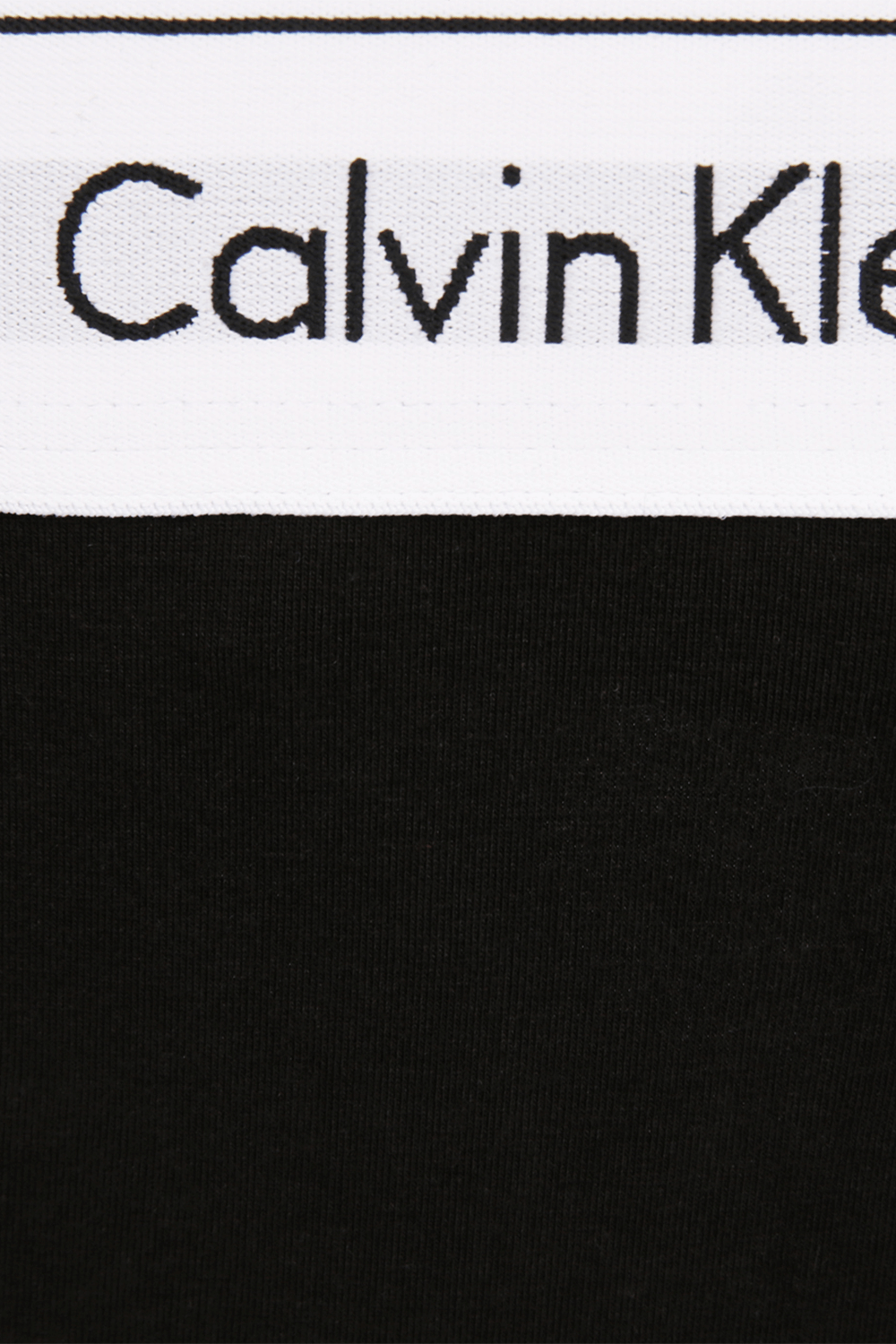 תמונה אחורית של תחתוני חוטיני שחורים CALVIN KLEIN