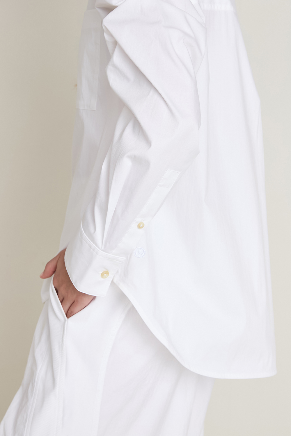 תמונת תקריב דוגמן של Cotton-Blend Poplin Button-Down Shirt LULULEMON
