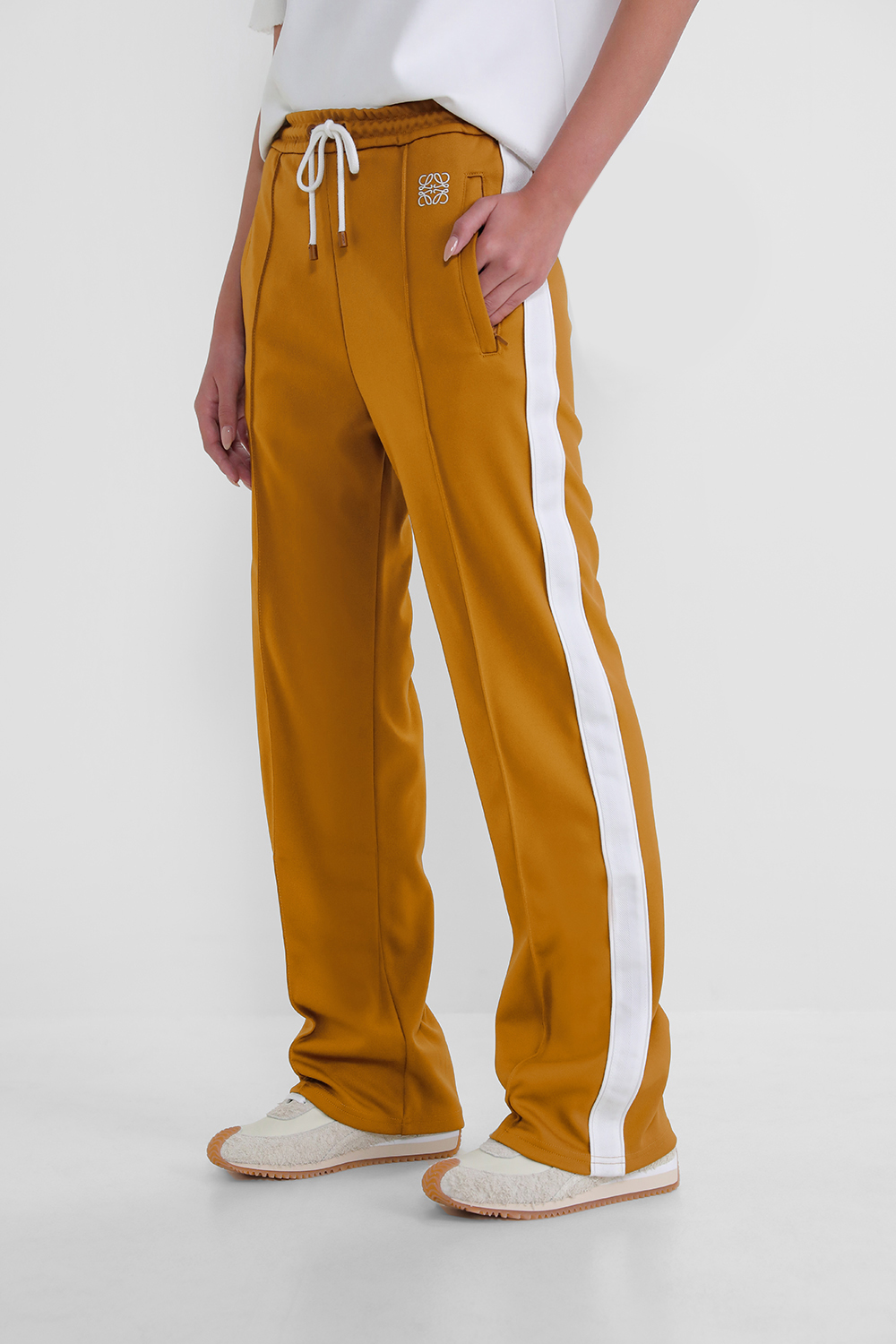 תמונת דוגמן קידמית של מכנסיים ארוכים LOEWE