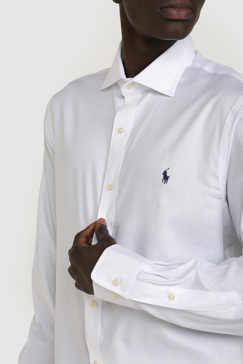 תמונת תקריב דוגמן של חולצה מכופתרת סלים POLO RALPH LAUREN