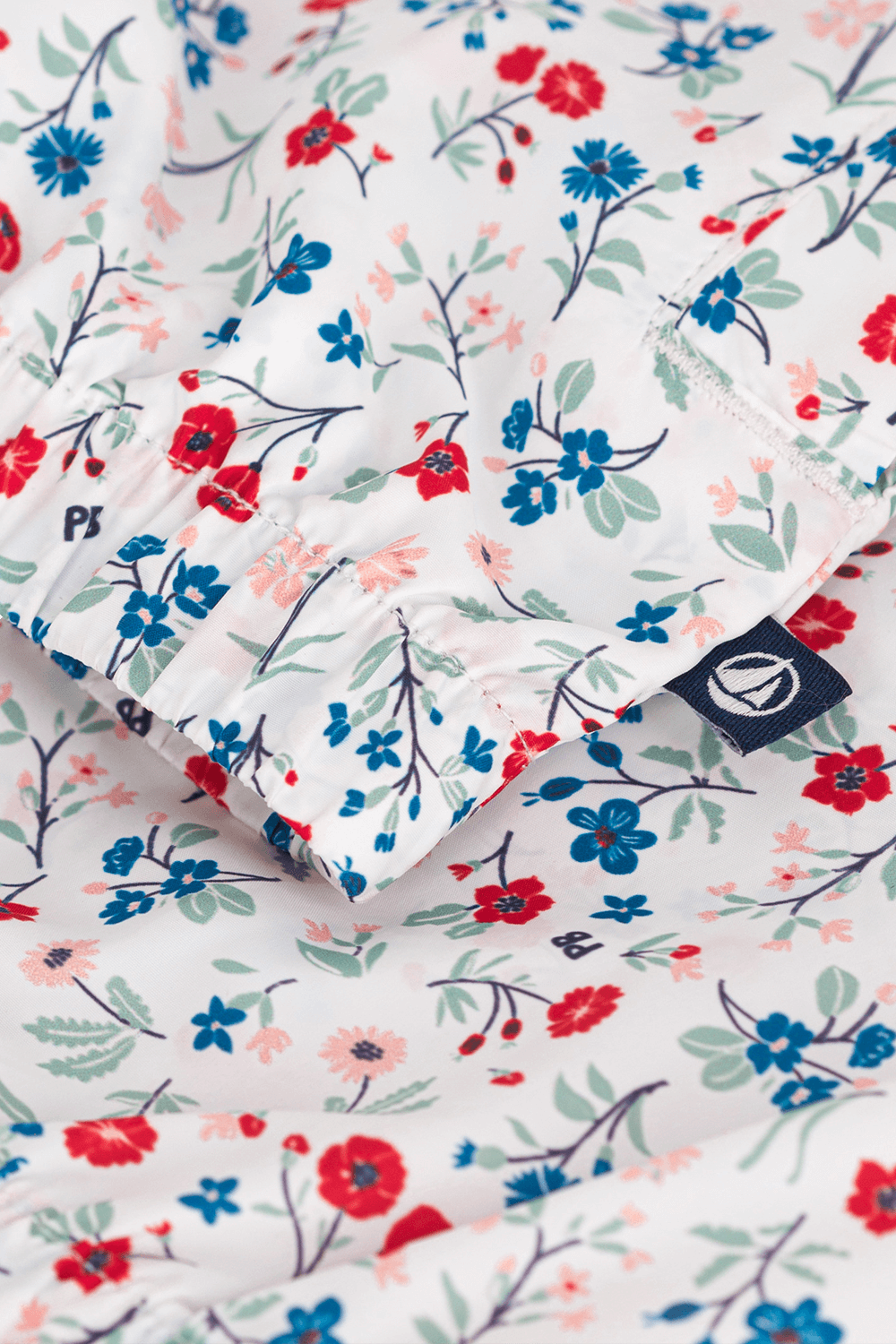 תמונת תקריב של ז'קט PETIT BATEAU