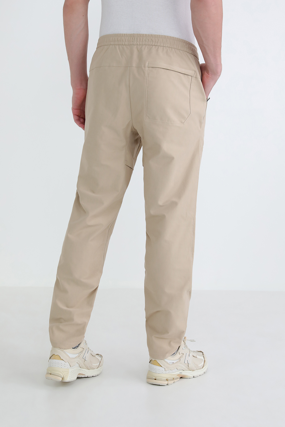תמונת דוגמן אחורית של Utilitech Pull On Classic Fit Pant