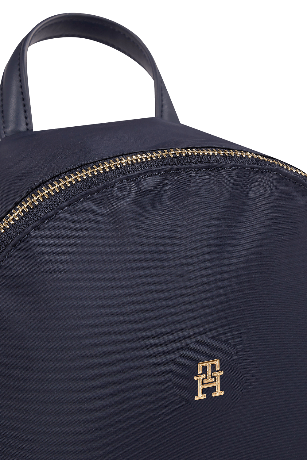 תמונת תקריב של תיק גב TOMMY HILFIGER