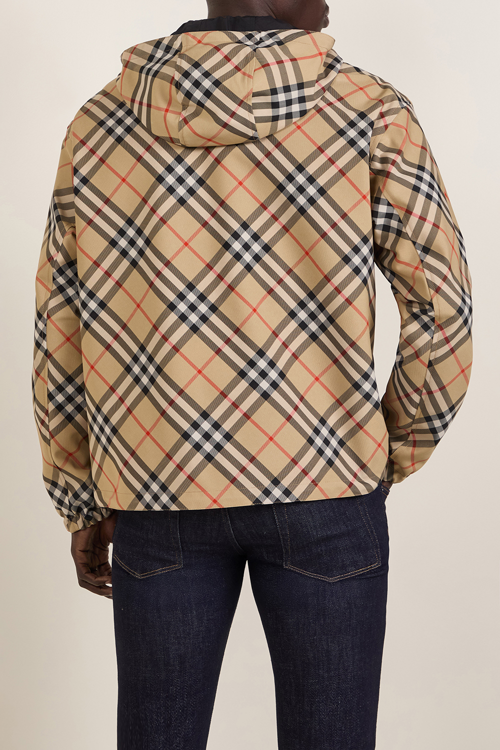 תמונת תקריב דוגמן של ז'קט רוח דו צדדי BURBERRY