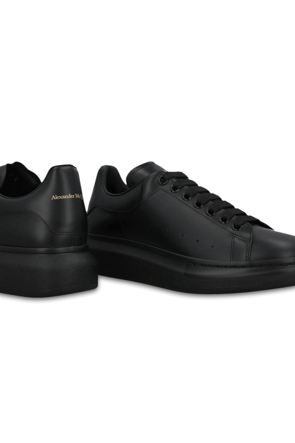 תמונת תקריב של נעלי סניקרס ALEXANDER MCQUEEN