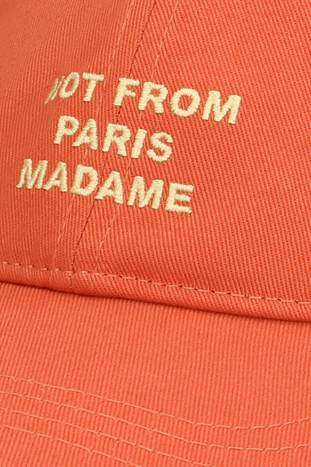 תמונת תקריב של כובע מצחייה DROLE DE MONSIEUR
