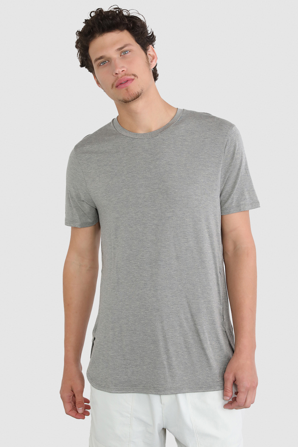תמונת דוגמן קידמית של Balancer Short-Sleeve Shirt