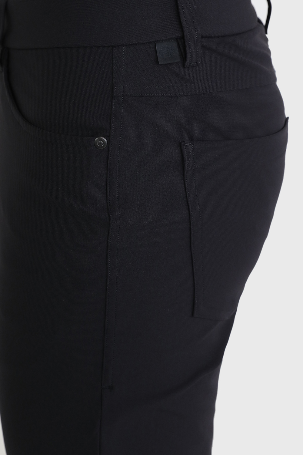 תמונת תקריב דוגמן של ABC Classic Fit Pant 32" Warpstreme