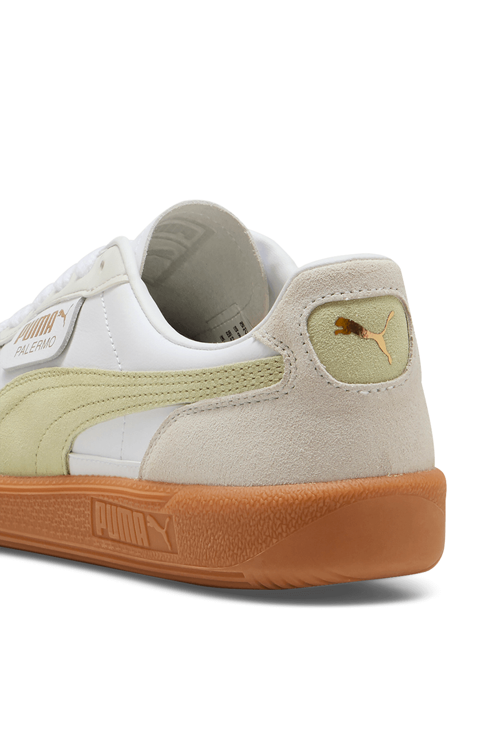 תמונת תקריב של נעלי סניקרס פאלרמו PUMA