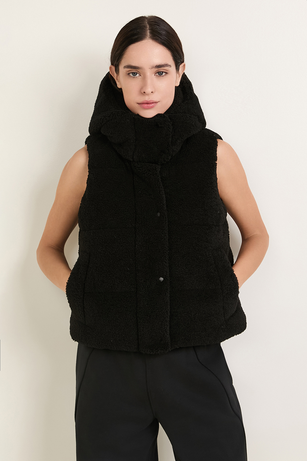 תמונת דוגמן קידמית של Wunder Puff Cropped Vest Textured Fleece LULULEMON