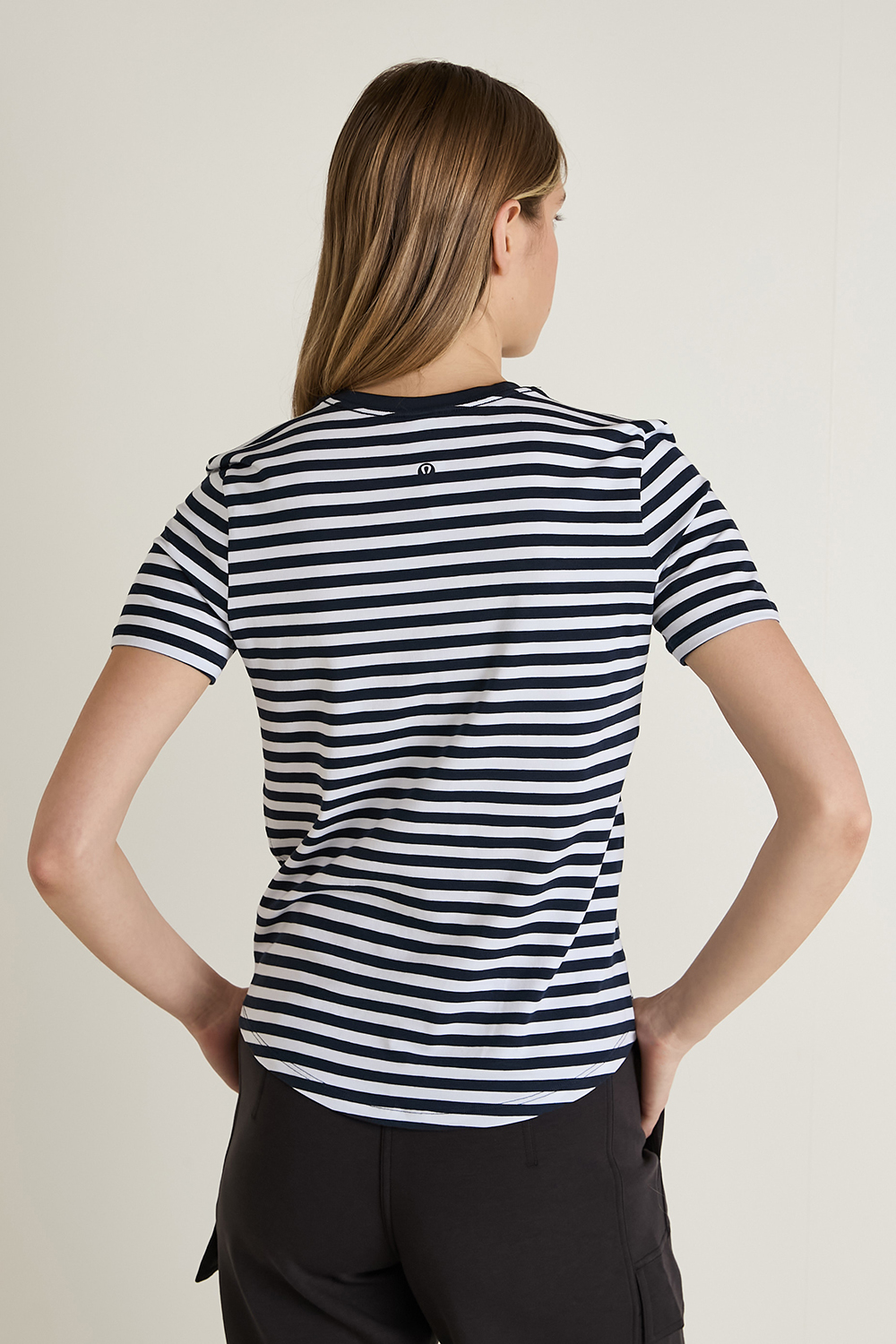 תמונת דוגמן אחורית של Love Crew Short Sleeve T-Shirt LULULEMON