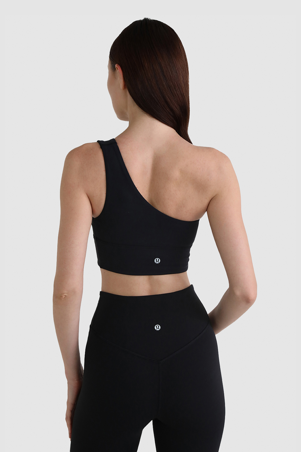 תמונת דוגמן אחורית של Align™ Asymmetrical Bra, C/D Cup