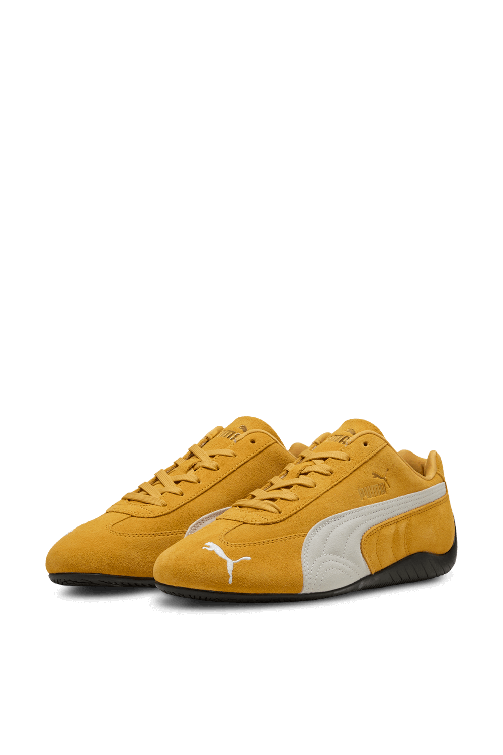 תמונת תקריב של נעלי סניקרס ספידקאט PUMA