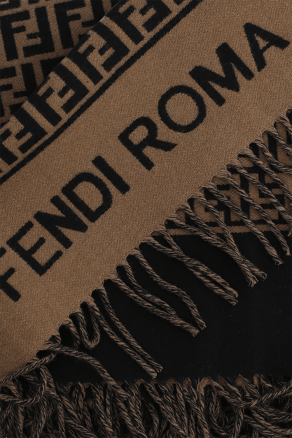 תמונה אחורית של פונצ'ו מצמר FENDI