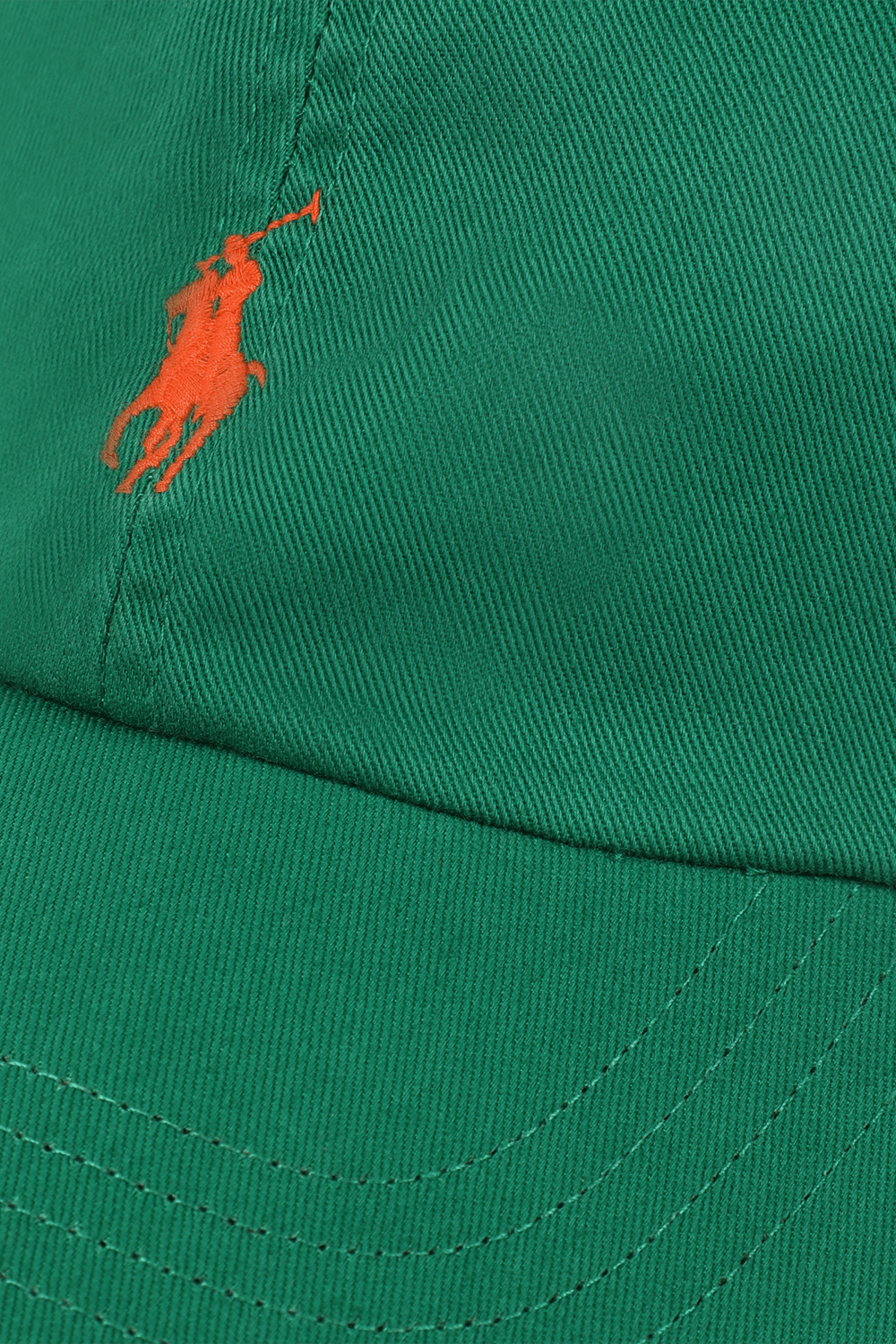 תמונת תקריב של כובע בייסבול עם לוגו רקום POLO RALPH LAUREN