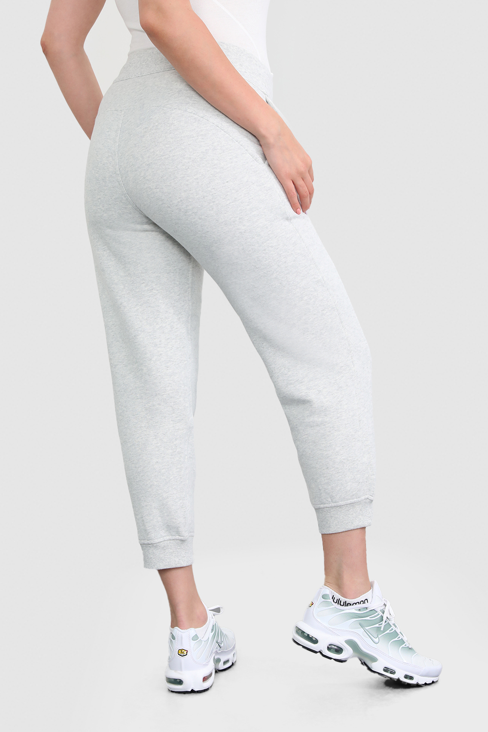 תמונת דוגמן אחורית של Scuba Hr Jogger Crop