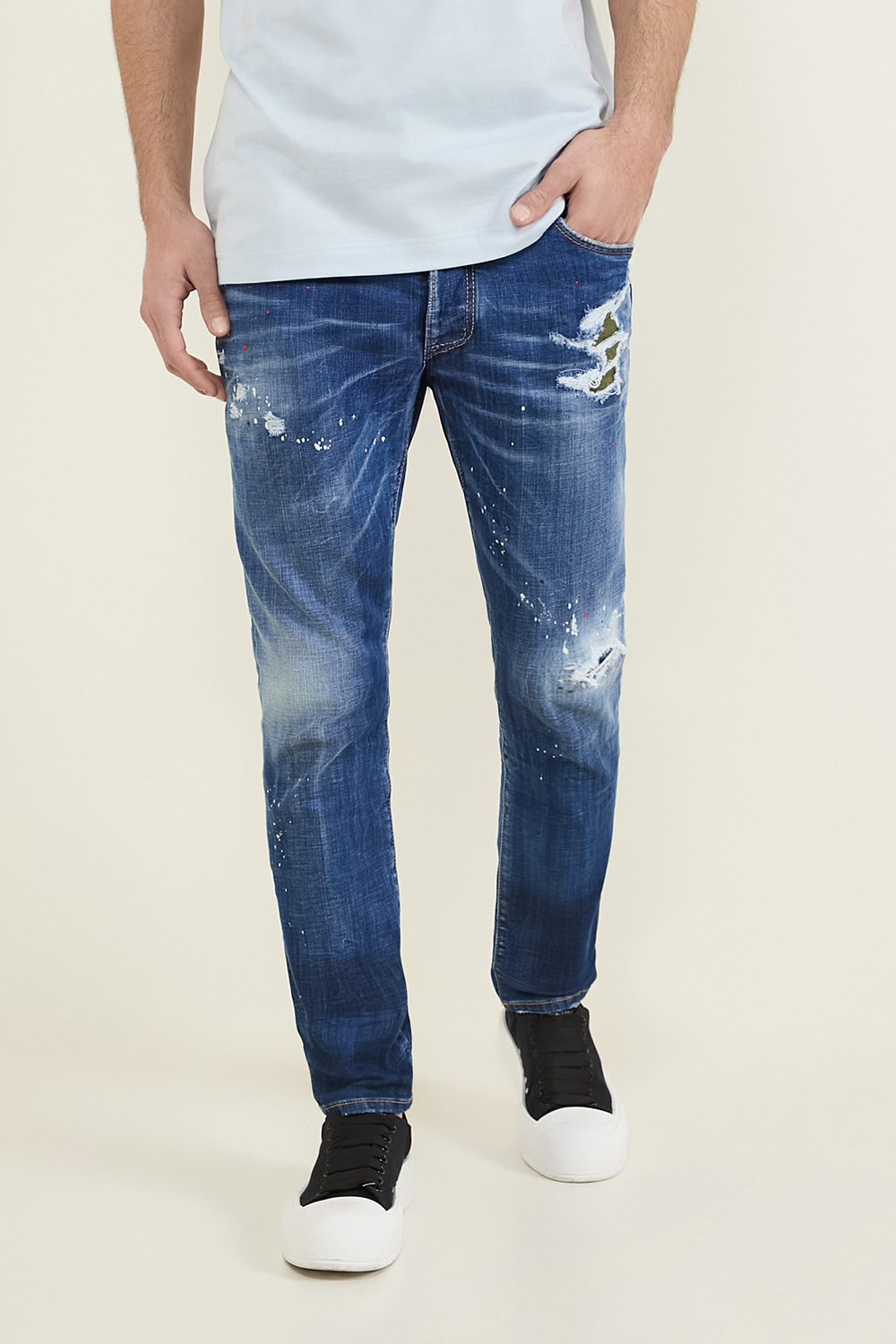 תמונת דוגמן קידמית של מכנסי ג'ינס DSQUARED2