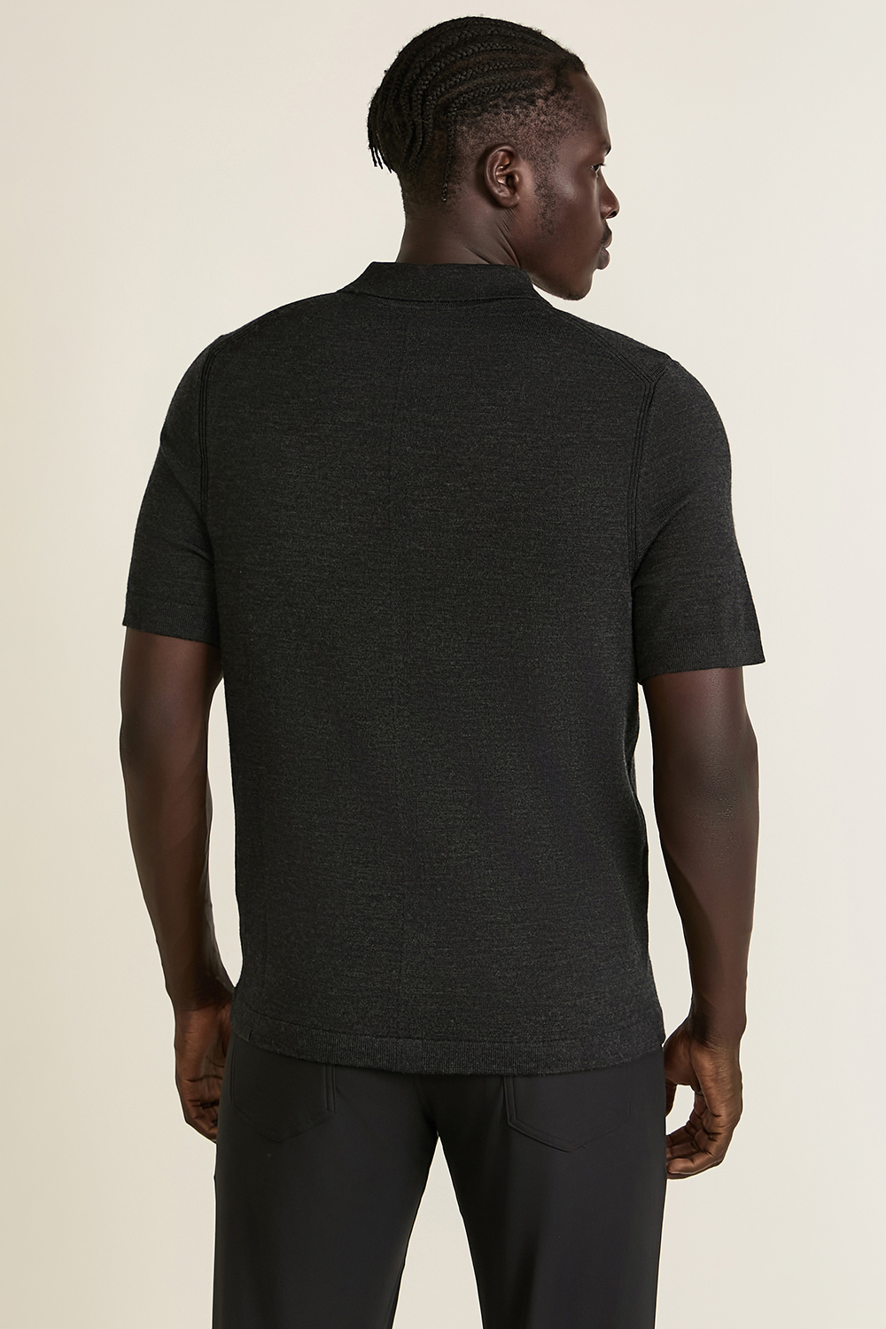 תמונת דוגמן אחורית של New Venture Short-Sleeve Knit Polo Shirt LULULEMON