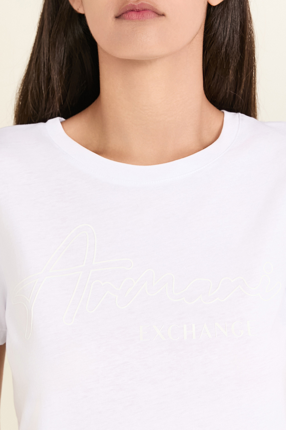 תמונת תקריב דוגמן של חולצת טי ARMANI EXCHANGE