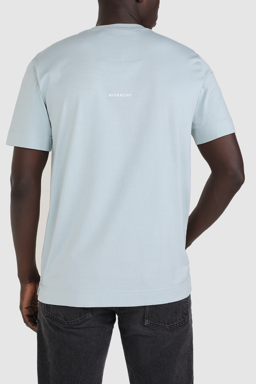 תמונת דוגמן אחורית של חולצת טי GIVENCHY