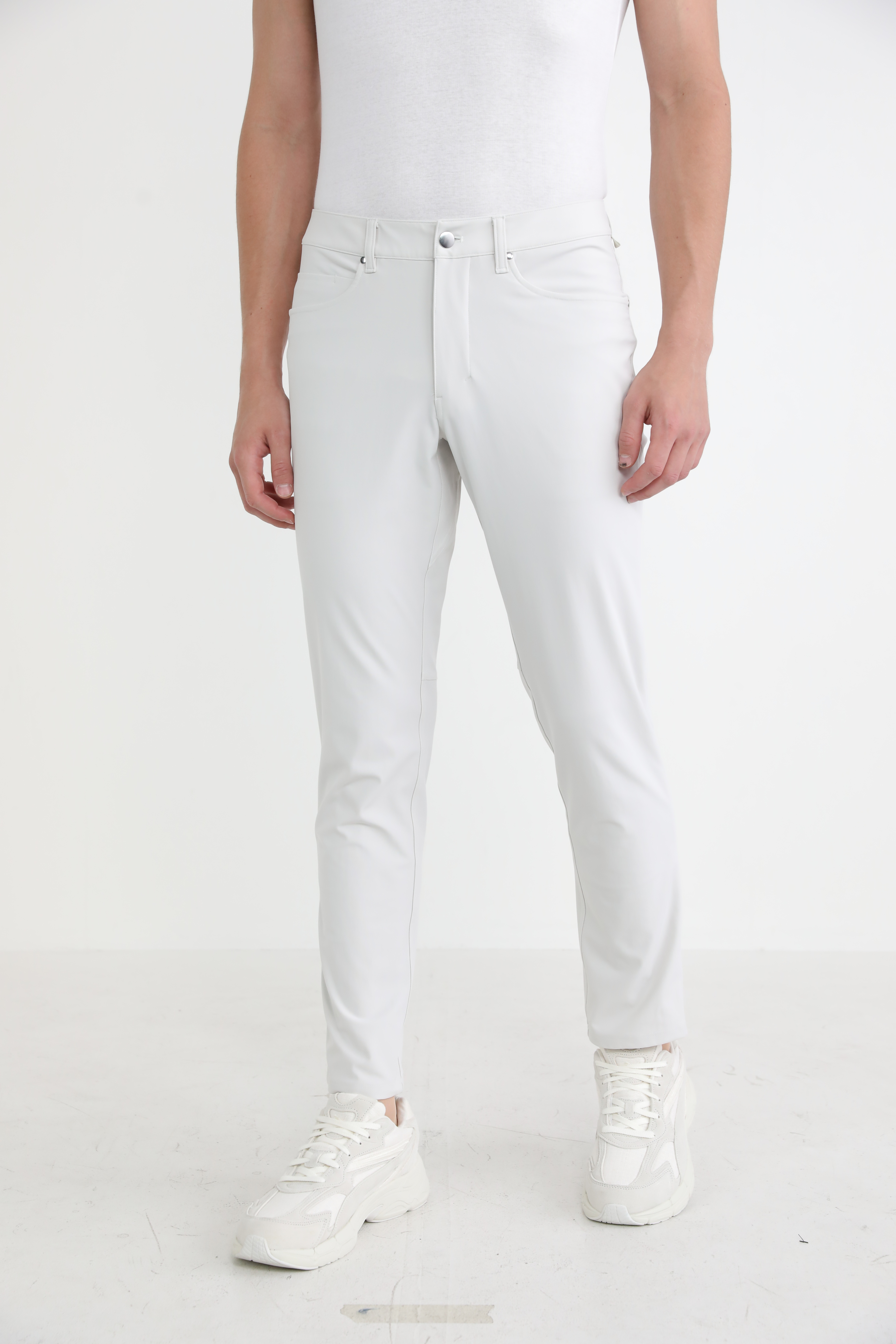 תמונת דוגמן קידמית של ABC Pant Classic 30"L LULULEMON