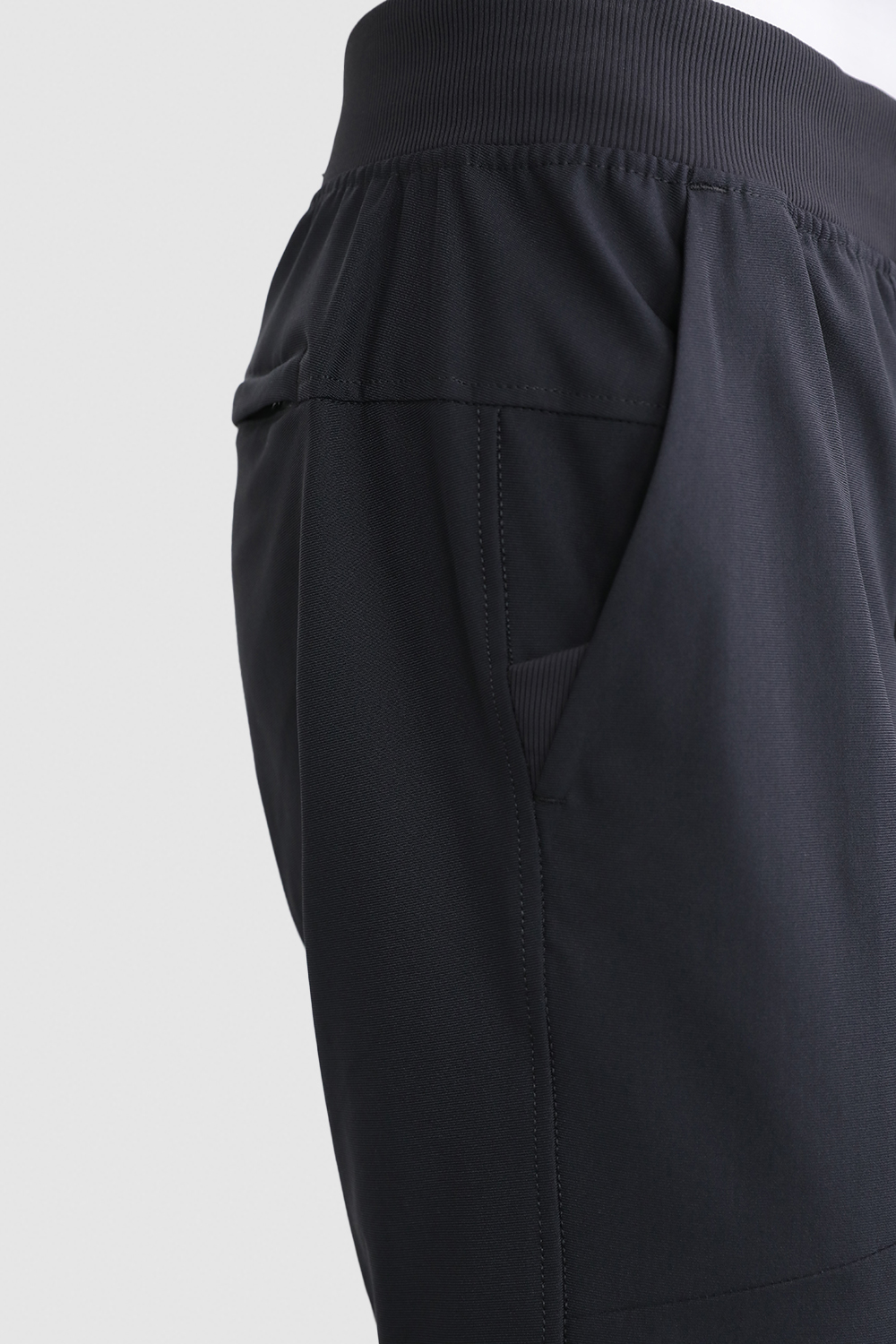 תמונת תקריב דוגמן של ABC Jogger