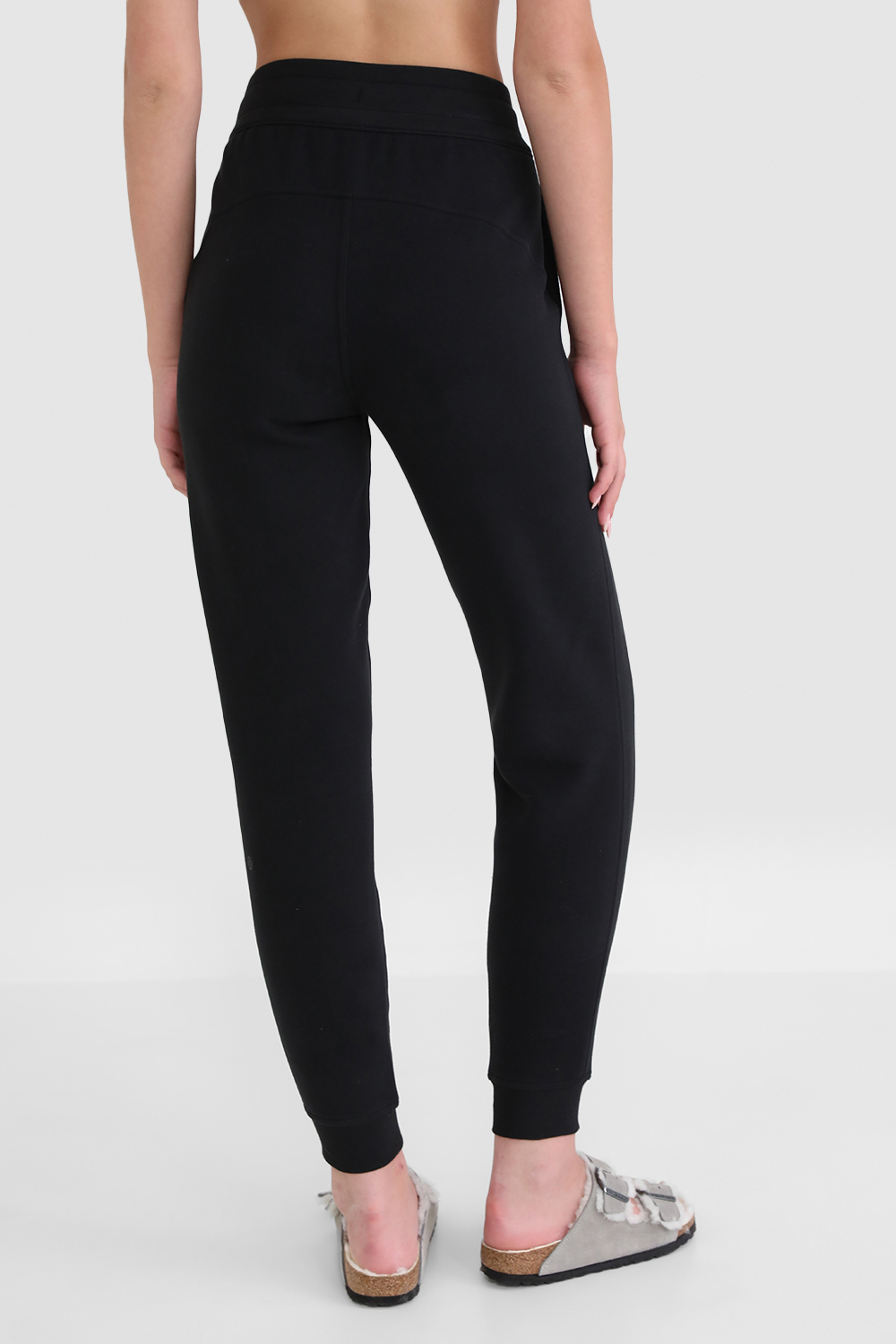 תמונת דוגמן אחורית של Scuba High-Rise Jogger