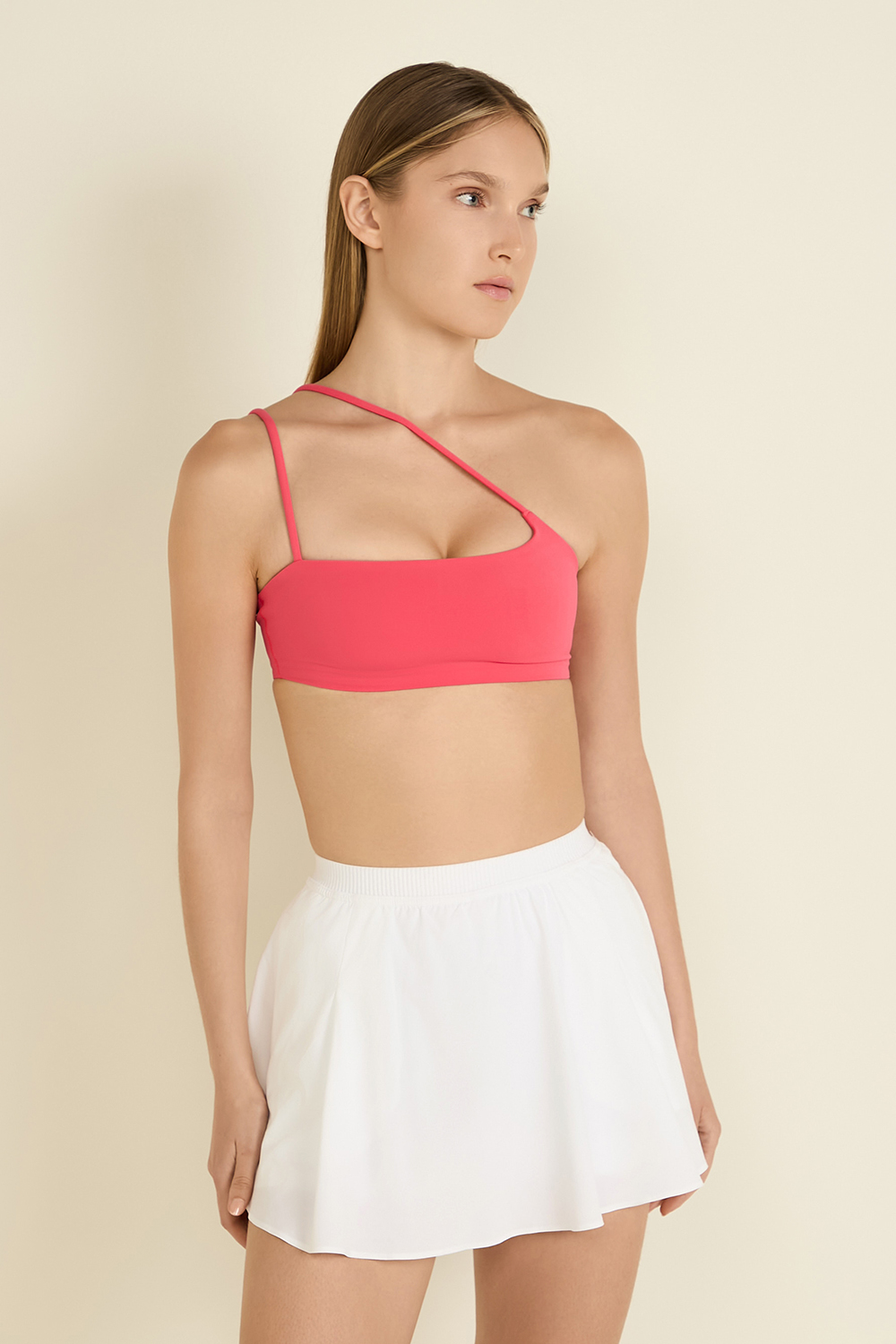 תמונת דוגמן קידמית של Nulu™ Strappy One-Shouler Bra LULULEMON