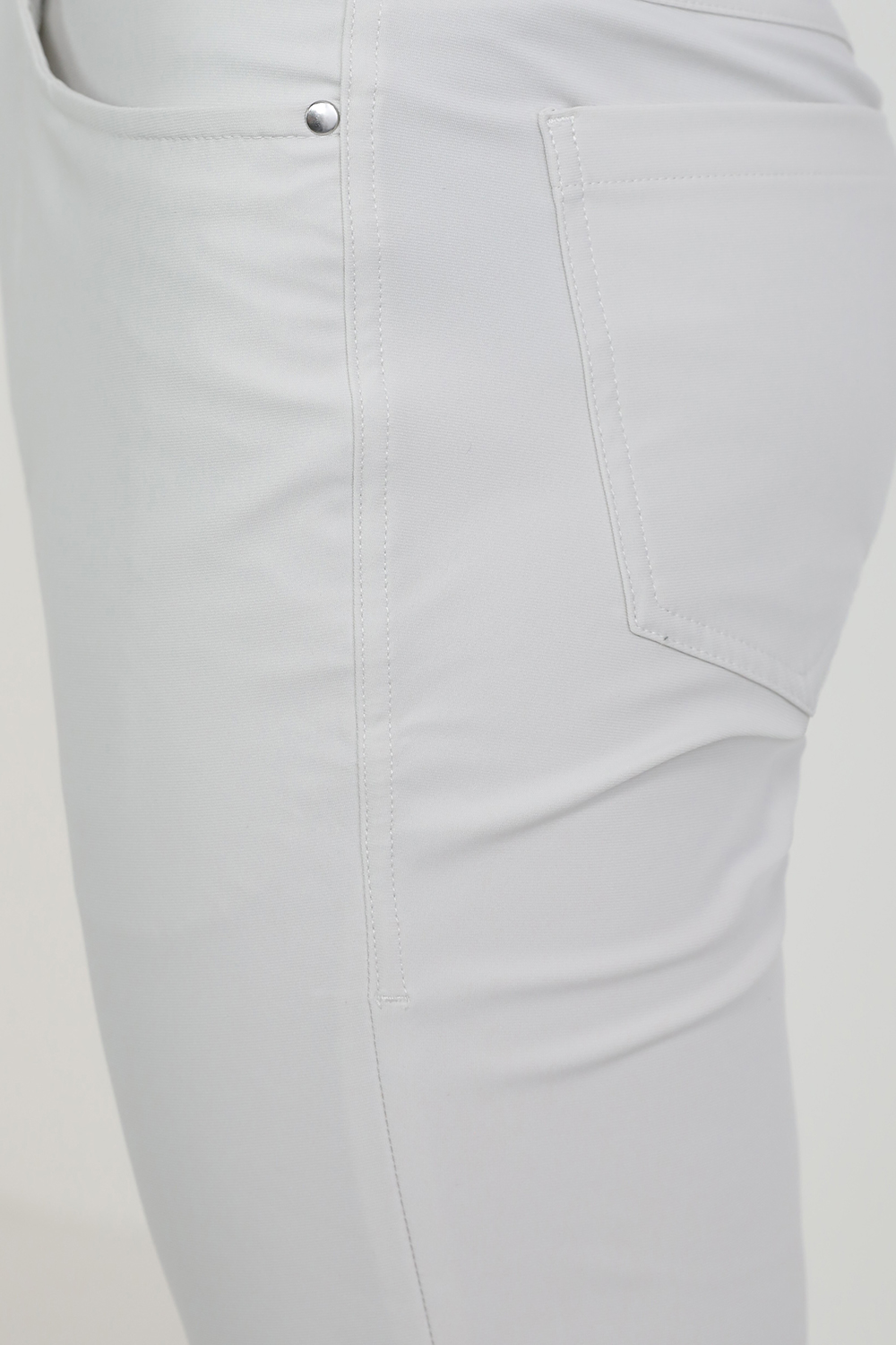 תמונת תקריב דוגמן של ABC Slim-Fit Pant 34 LULULEMON