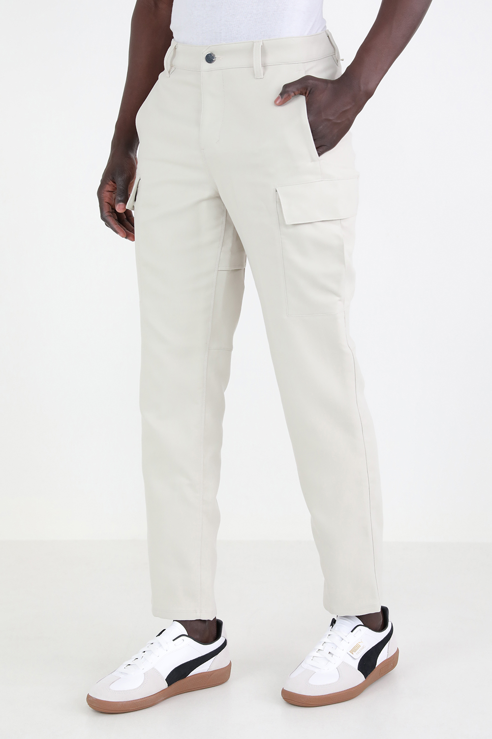 תמונת דוגמן קידמית של Sueded Cargo Pant LULULEMON