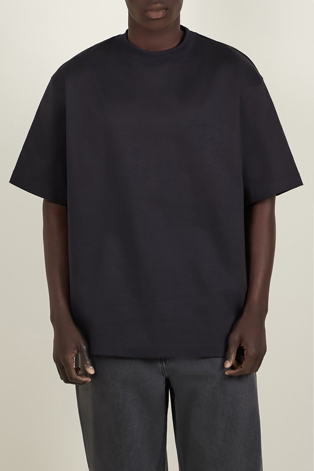 תמונת דוגמן קידמית של חולצת טי JACQUEMUS