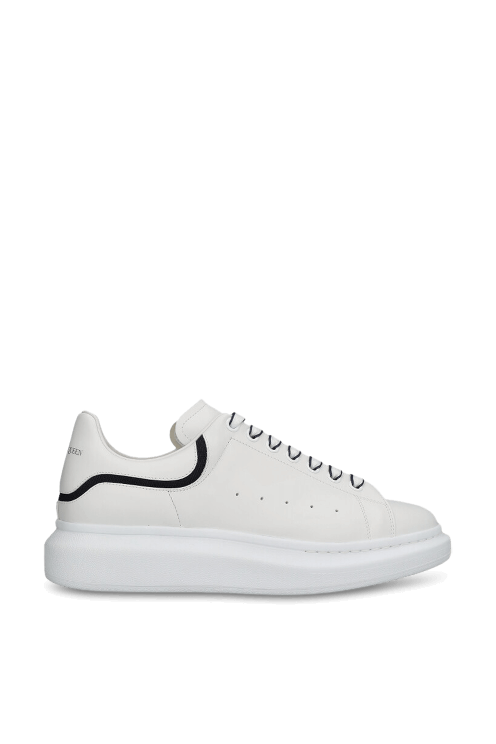 תמונה קידמית של נעלי סניקרס אוברסייז ALEXANDER MCQUEEN