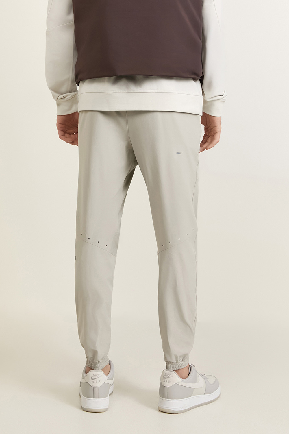 תמונת דוגמן אחורית של License to Train Jogger LULULEMON