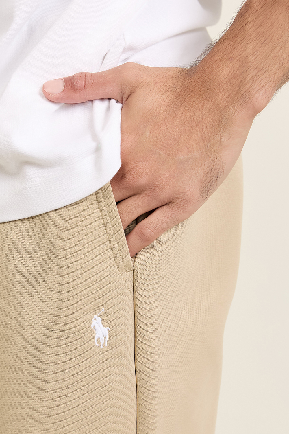 תמונת תקריב דוגמן של מכנסי ג'וג קצרים POLO RALPH LAUREN