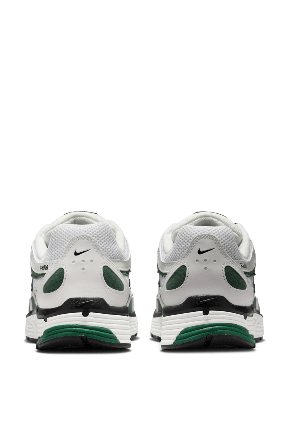 תמונת תקריב של נעלי ריצה פי-6000 NIKE