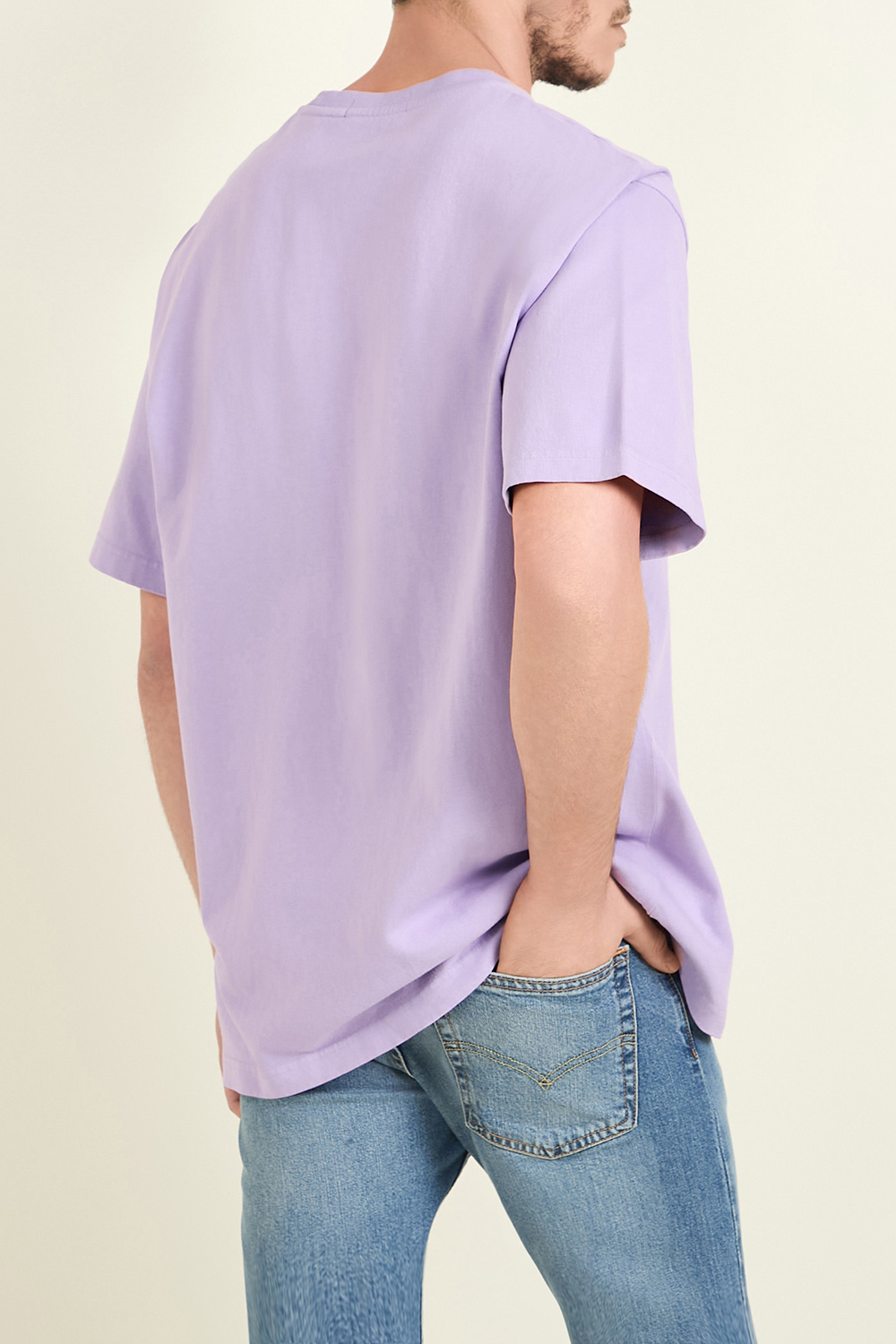 תמונת דוגמן אחורית של חולצת טי FRED PERRY