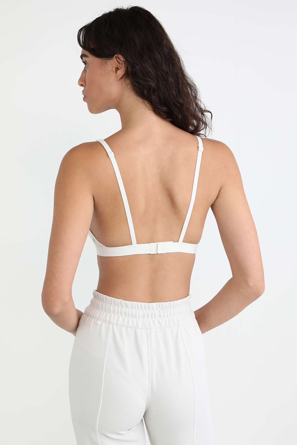 תמונת דוגמן אחורית של Wundermost Ultra-Soft Nulu Triangle Bralette