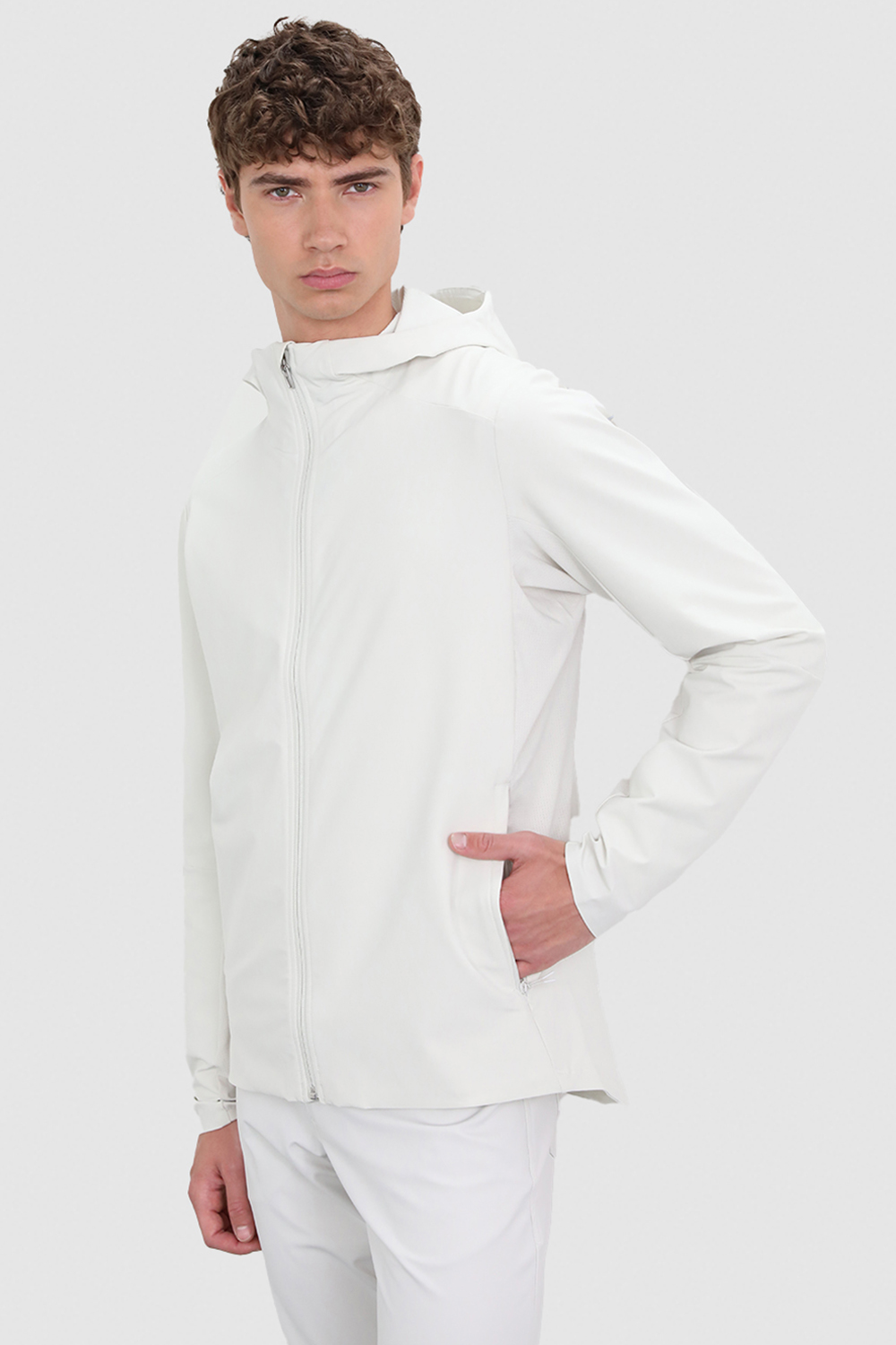 תמונת דוגמן קידמית של Warp Light Packable Jacket