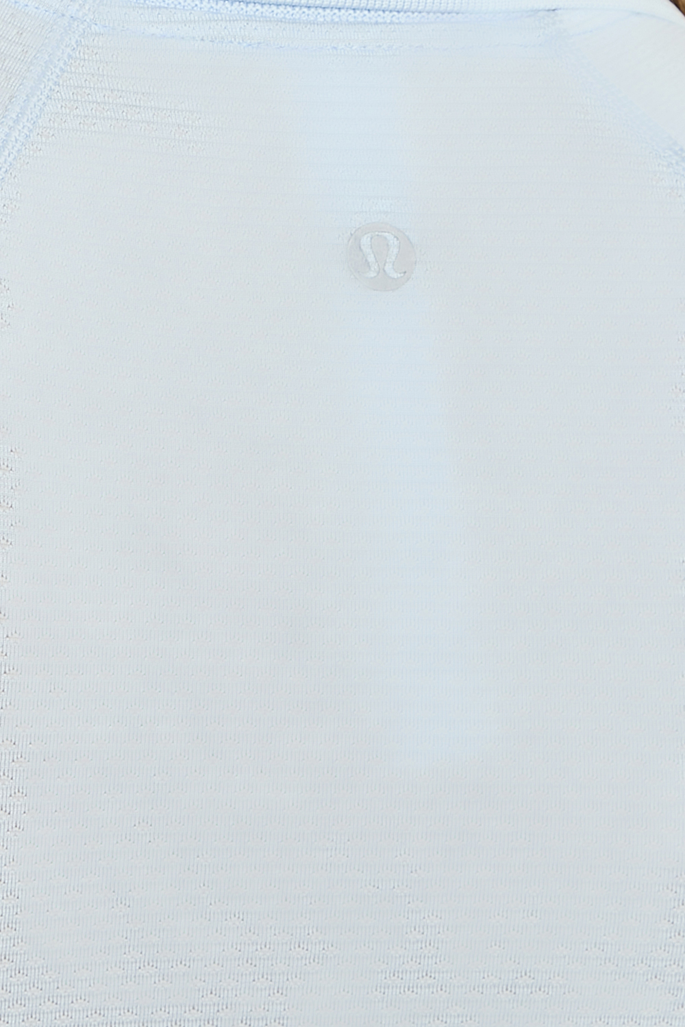 תמונת תקריב דוגמן של Swiftly Tech Short-Sleeve Polo Shirt LULULEMON