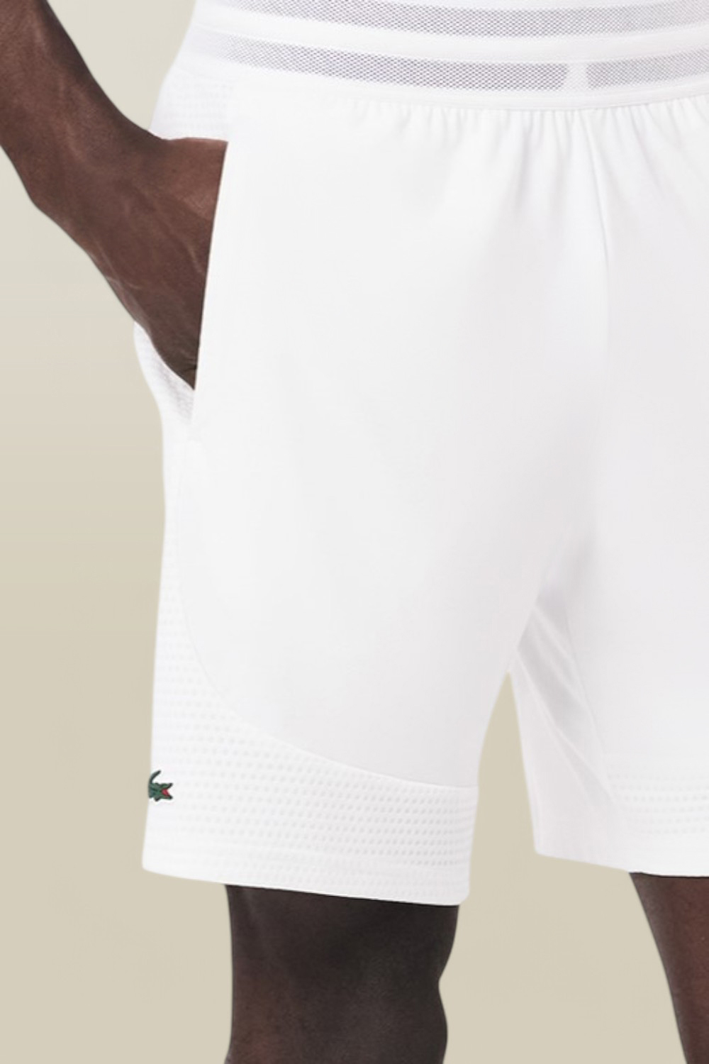 תמונת תקריב דוגמן של מכנסי טניס אולטרה דריי LACOSTE