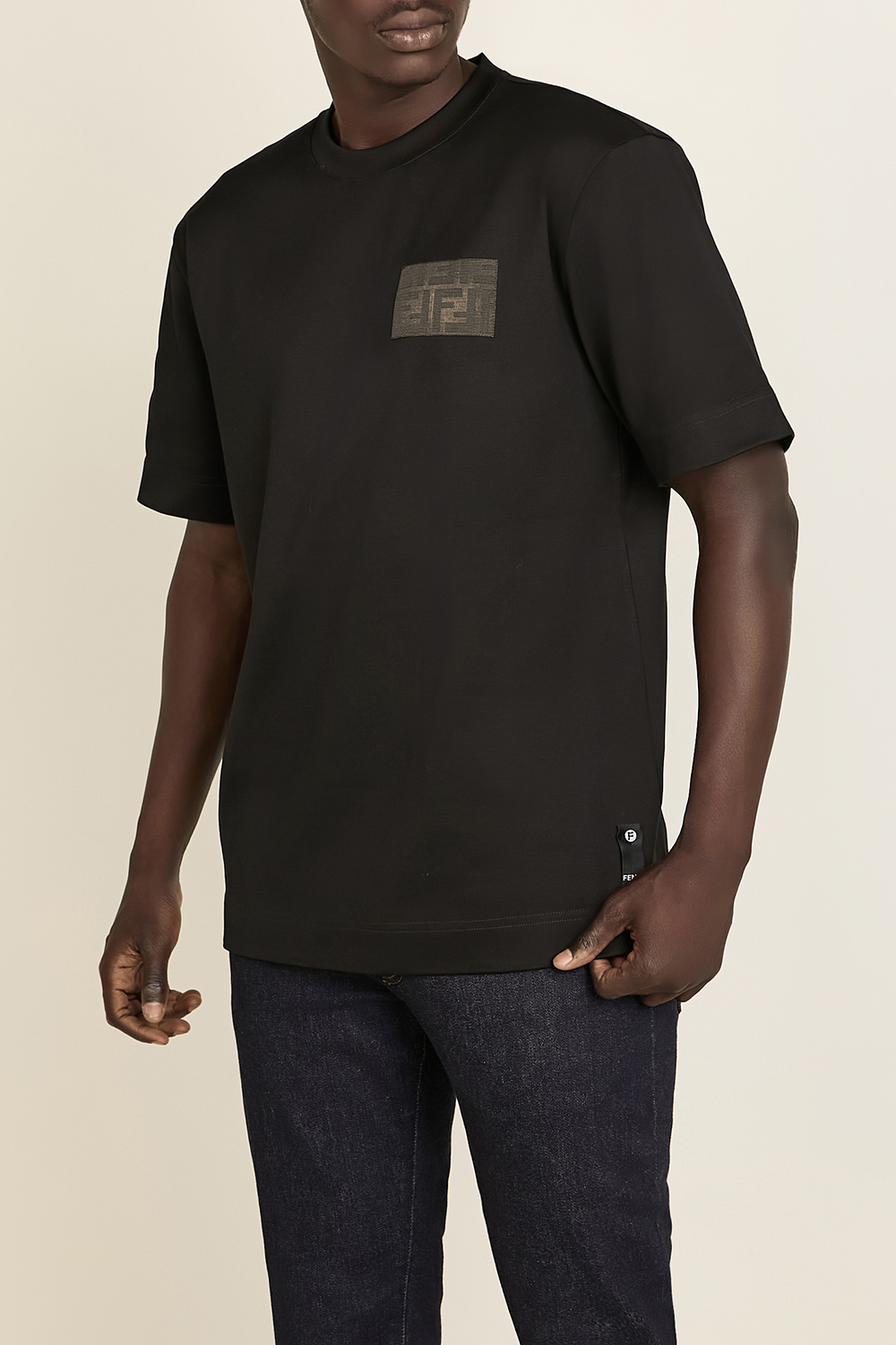 תמונת דוגמן קידמית של חולצת טי FENDI