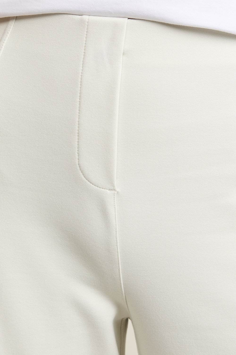 תמונת תקריב דוגמן של Stretch Knit High-Rise Pull-On Pant LULULEMON