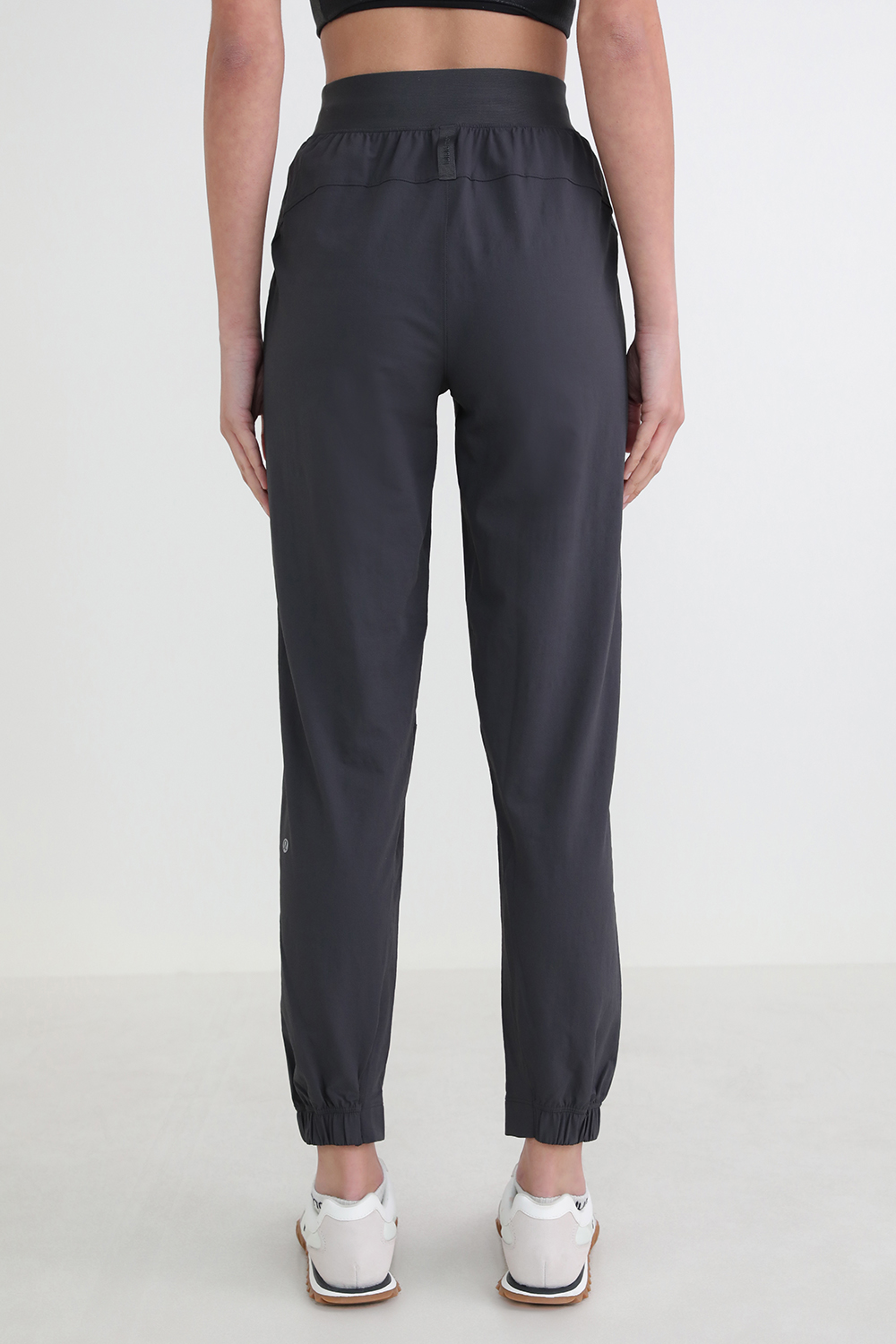 תמונת דוגמן אחורית של License to Train High-Rise Pant LULULEMON