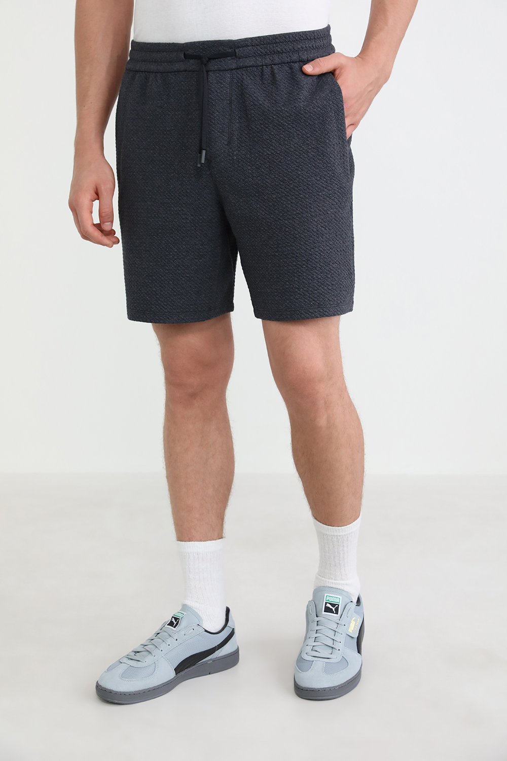 תמונת דוגמן קידמית של Textured Double Knit Cotton Short 7
