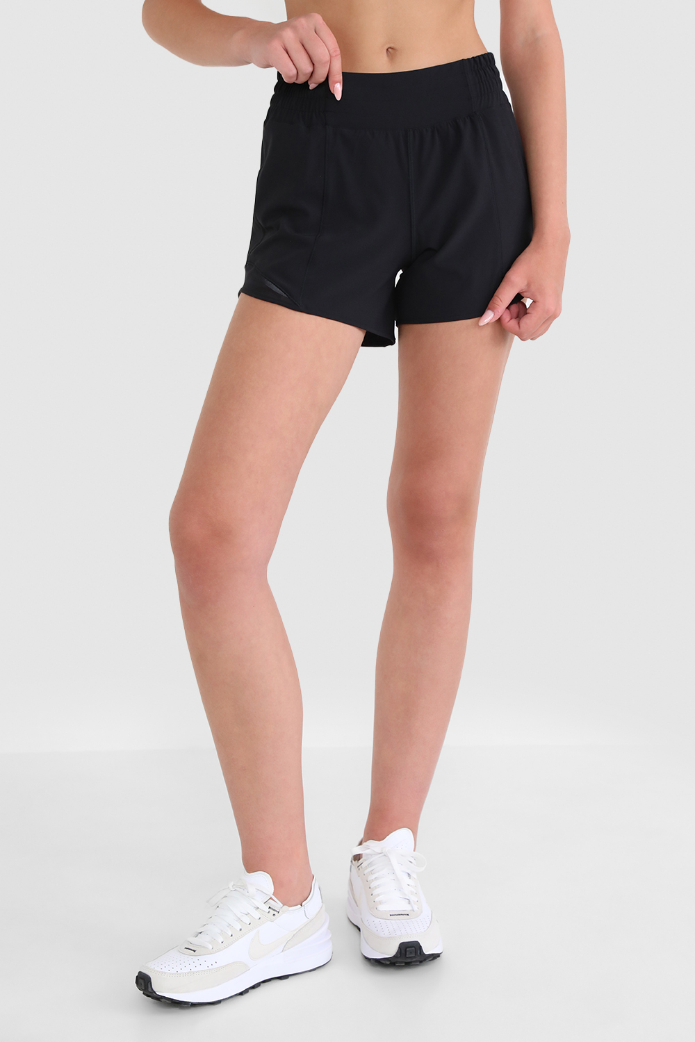 תמונת דוגמן קידמית של ``Hotty Hot High-Rise Lined Short 4