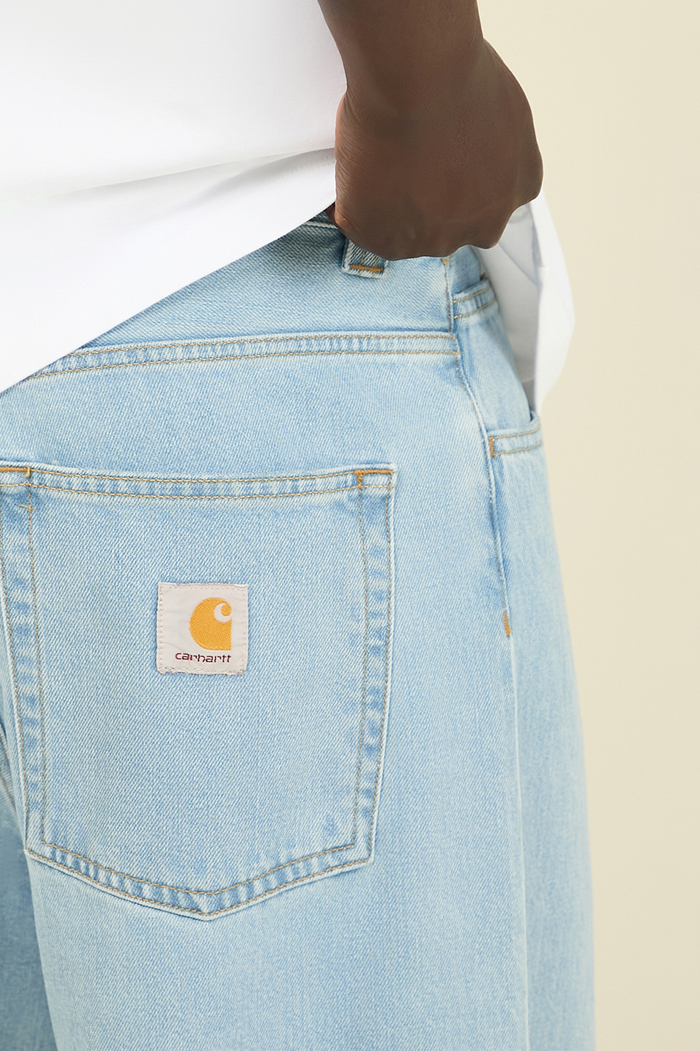 תמונת דוגמן אחורית של מכנסי ג'ינס ברנדון CARHARTT WIP