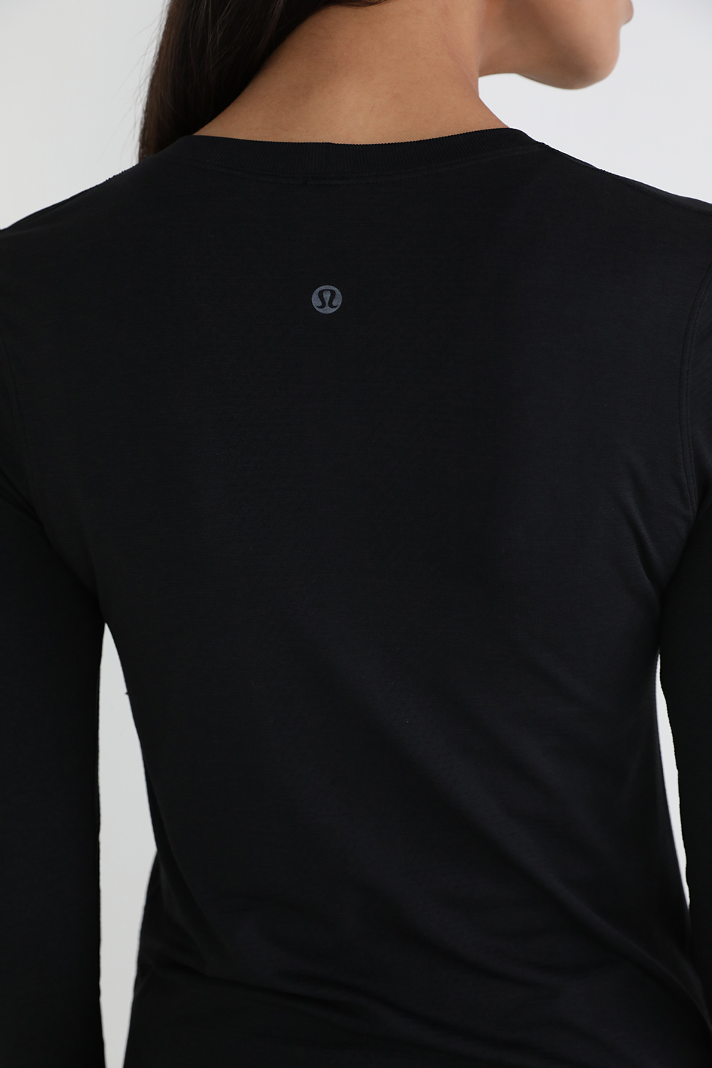 תמונת תקריב דוגמן של Swiftly Relaxed Long-Sleeve Shirt