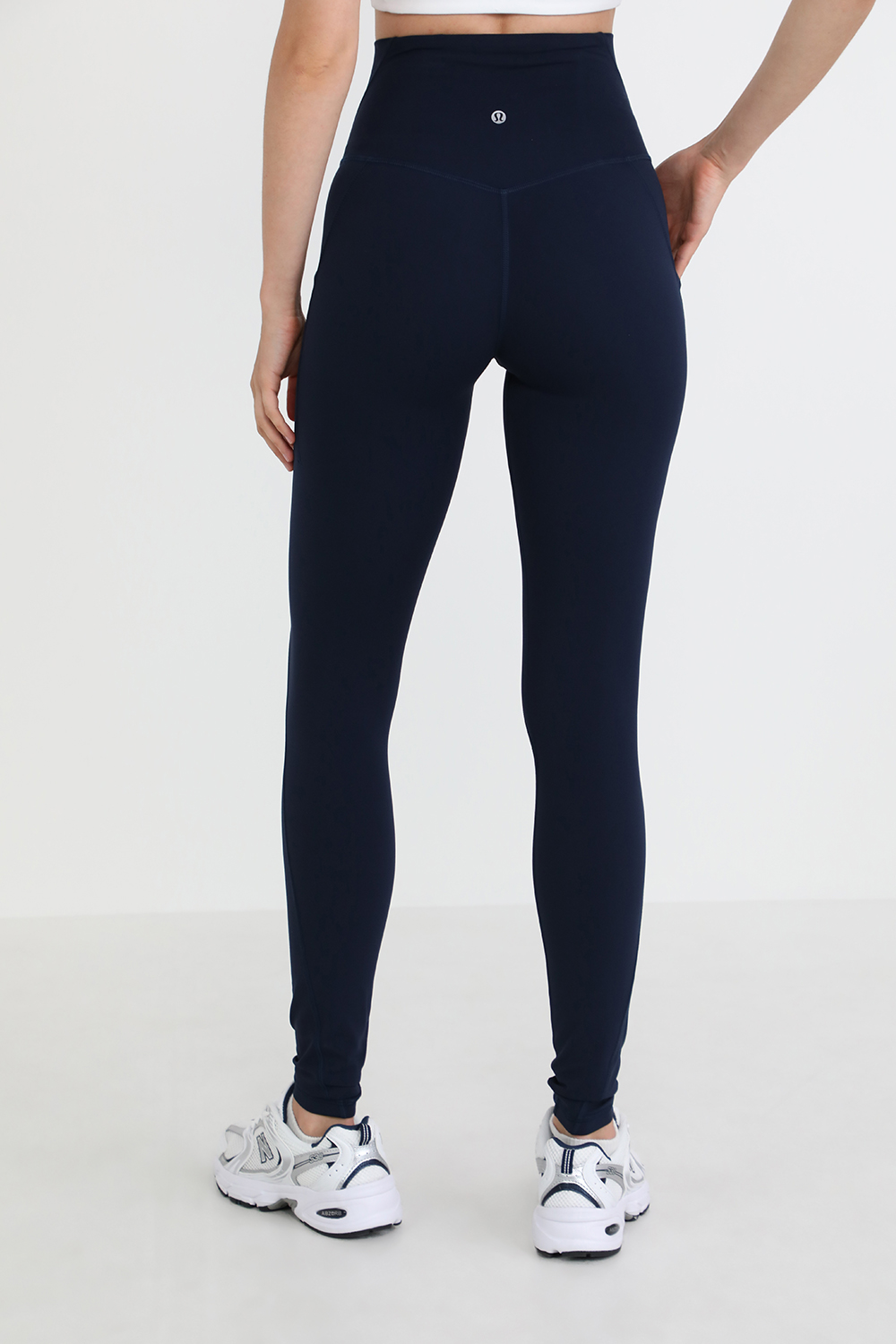 תמונת דוגמן אחורית של Align High-Rise Pant 28" Leggings