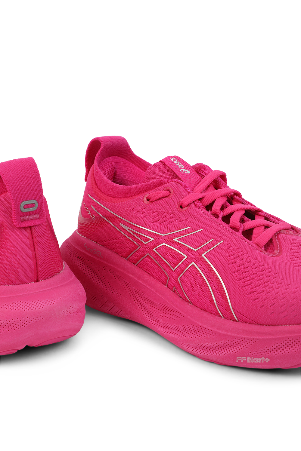 תמונת תקריב של נעלי ריצה ג'ל נימבוס 25 ASICS